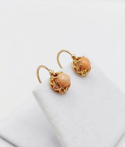 Boucles d'oreilles Dormeuses antique or rose 18k cabochon de corail (circa 1900) 58 Facettes A06119