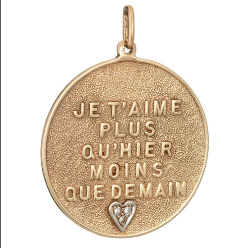 Pendentif Breloque « Qu'hier Que Demain » des années 70 en or 14 carats et diamants, gage d'amour attribué à Merrin 58 Facettes