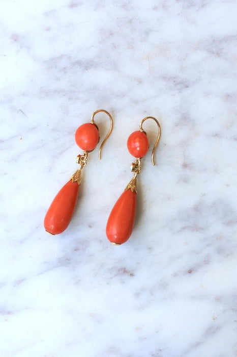 Boucles d'oreille anciennes or jaune, corail