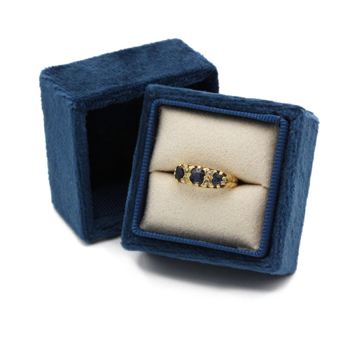 Bague 47 Bague - Or jaune, saphirs et diamants 58 Facettes 1122