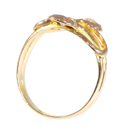 Bague 58 Élégance symbolique : bague antique double serpent avec diamants et rubis 58 Facettes 24278-0102