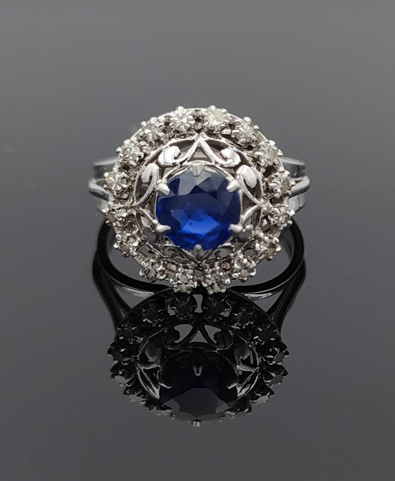 Bague or gris et platine, saphir, diamants