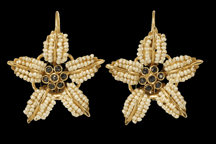 Boucles d'oreilles Boucles d'oreilles en or, perles et saphirs antiques 58 Facettes 7690