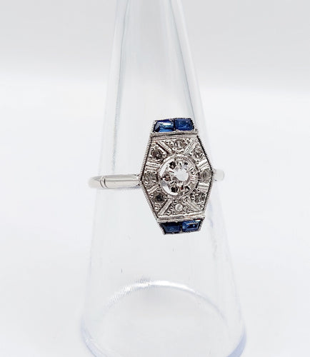 Bague 53.5 Bague marquise art deco or blanc 18k et platine ornée de diamants taille roses et de saphir calibrés dans une monture géométrique 58 Facettes A04976