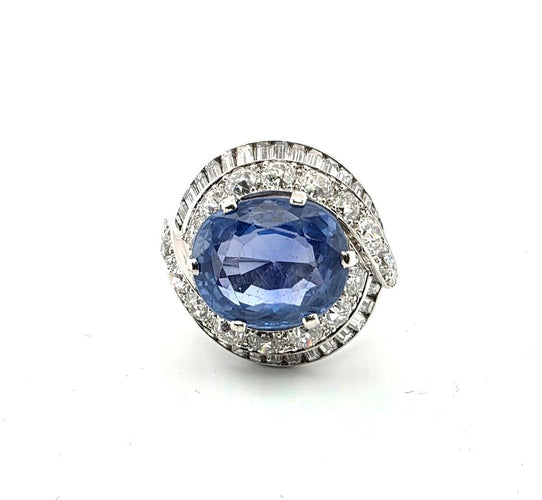 Bague 52 Magnifique bague en or blanc massif 18 carats ornée d'un saphir et de diamants. 58 Facettes