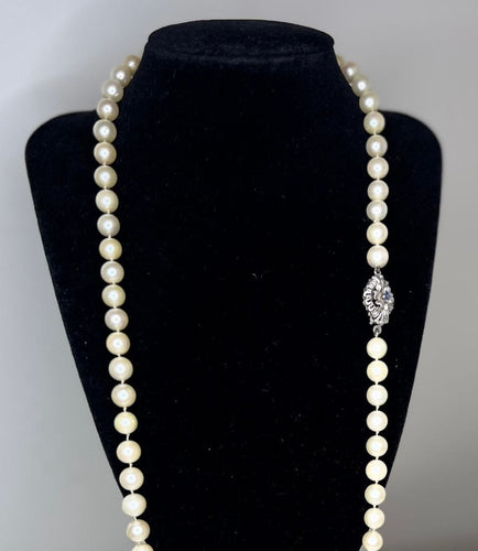Collier Collier 58 perles Akoya Fermoir Or 18k Saphir 54 cm 58 Facettes