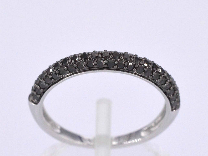 Bague 54 Bague en or blanc avec diamants noirs taille brillant 58 Facettes 2225
