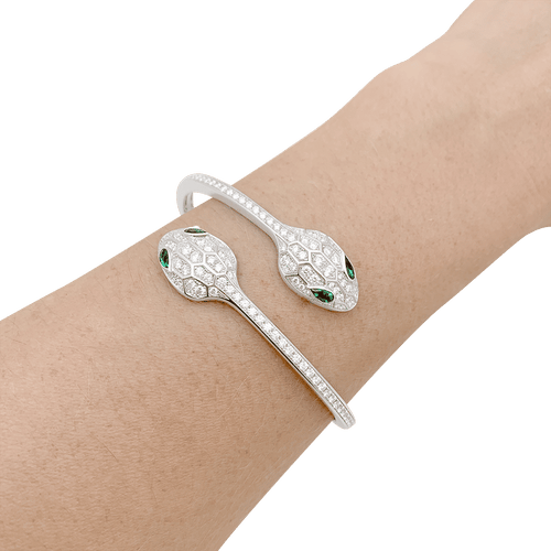 Bracelet Bracelet Bulgari "Serpenti Seduttori" or blanc, diamants, émeraudes. 58 Facettes 34137