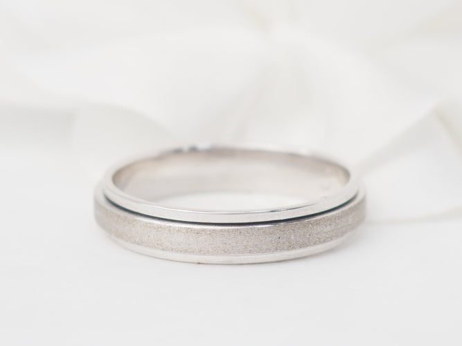 Bague 65 Bague Piaget Possession en or blanc 58 Facettes 29134