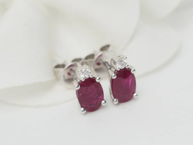 Boucles d'oreilles Puces d'oreilles en or blanc, rubis 2.20cts et diamants 58 Facettes 33180