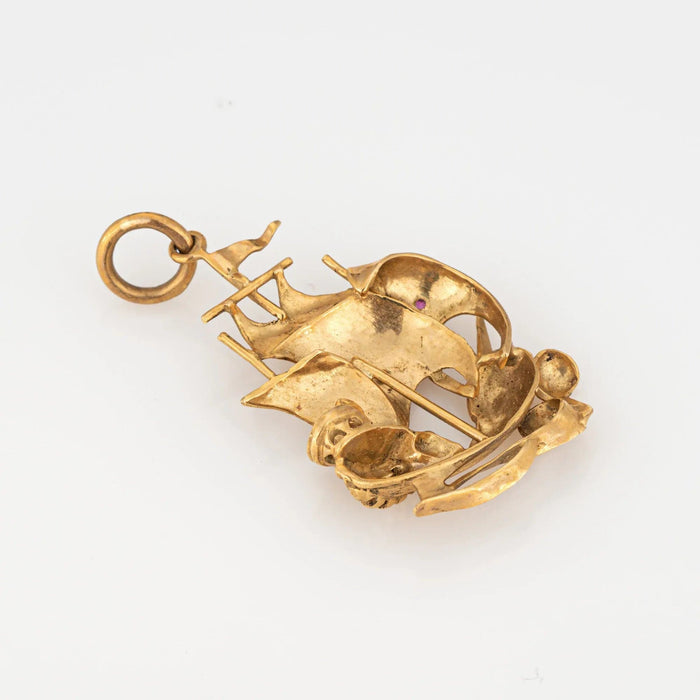 Pendentif Pendentif en or jaune vintage avec breloque bateau pirate 58 Facettes G13625