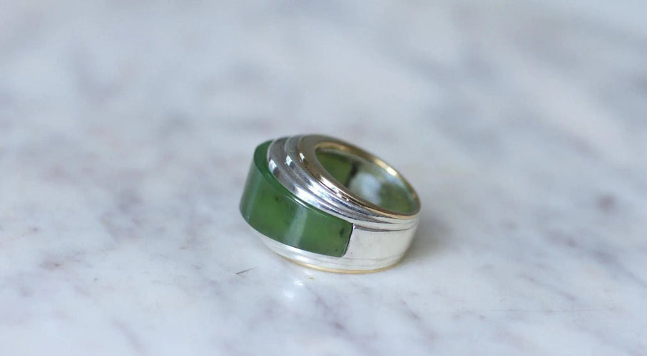 Bague 52 Bague puiforcat par andré vassort jade sur or jaune et argent 58 Facettes