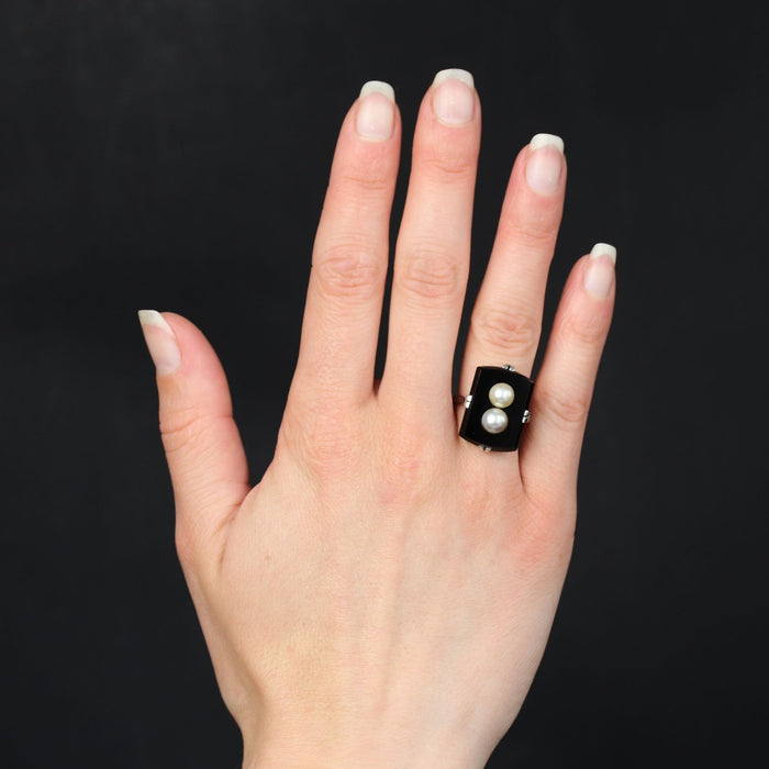 Bague 56 Bague onyx et ses perles de culture grise et dorée 58 Facettes 24-014