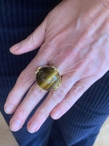 C. Escher - Bague cocktail cabochon œil de tigre et diamants en or jaune 58 Facettes B384