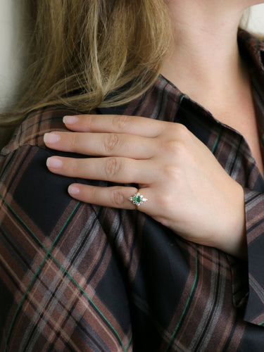 Bague 47.5 Bague marquise or jaune émeraude ovale diamants 58 Facettes 1190.7