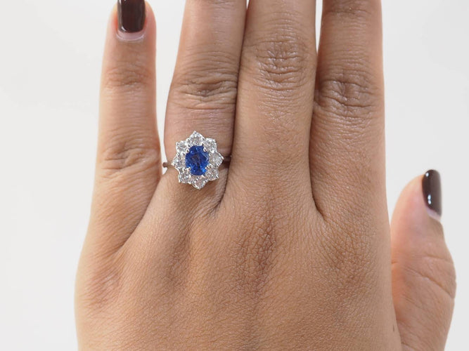 Bague 52 Bague entourage en or blanc, saphir et diamants 58 Facettes 33229