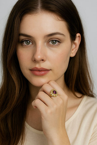 Bague 56 Bague en or jaune avec rubis et diamants 58 Facettes 50236