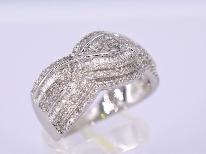 Bague 54 Bague design en or blanc avec diamants taille brillant 58 Facettes 2169