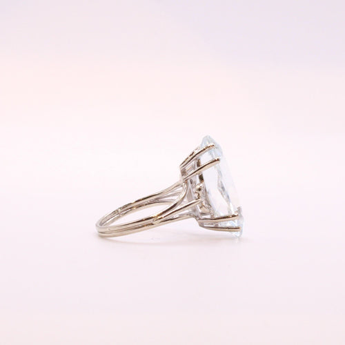 Bague 56 Bague Marquise Aigue-Marine et diamants sur or blanc 58 Facettes