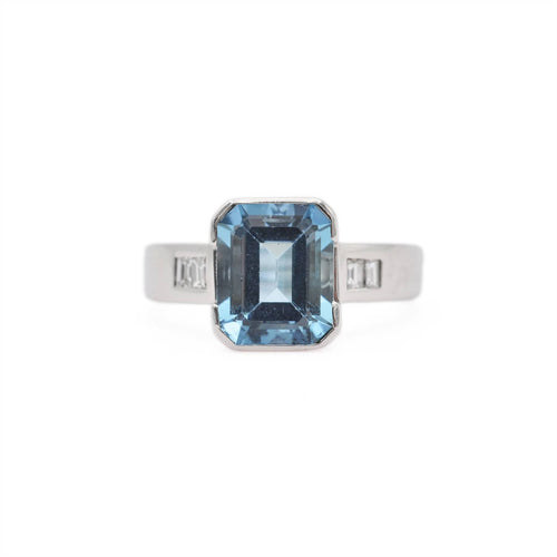 Bague Bague en or blanc avec aigue-marine de 2,9 ct et diamants 58 Facettes
