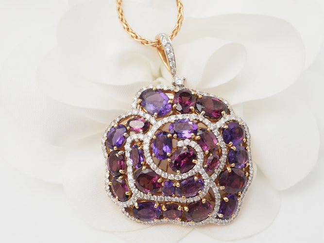 Collier Collier pendentif fleur en or rose, pierres fines et diamants 58 Facettes 33361