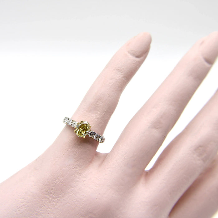 Bague Bague ovale en or diamant jaune et diamant 58 Facettes