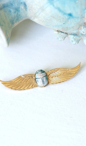 Broche Broche Egyptomanie Or et Scarabée Amulette Fritte 58 Facettes