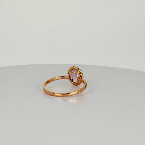Bague Bague en or rose avec améthyste ovale 1,28 ct et saphirs blancs 58 Facettes 2508010