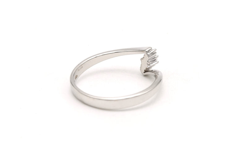 Bague 53 Bague contemporaine en or blanc 18 carats sertie de diamants 58 Facettes B661