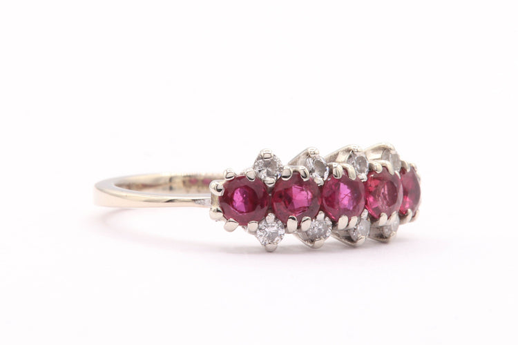 Bague 48 Bague contemporaine en or blanc sertie de rubis et de diamants 58 Facettes 21486-2