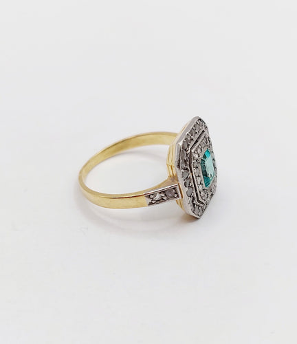 Bague 50 Bague art déco en or 18k et platine, émeraude et diamants taille roses 58 Facettes A03121