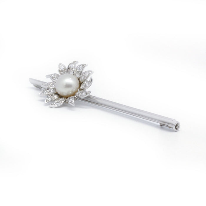 Broche Broche fleur or blanc, platine, perle et diamants 58 Facettes 200068R