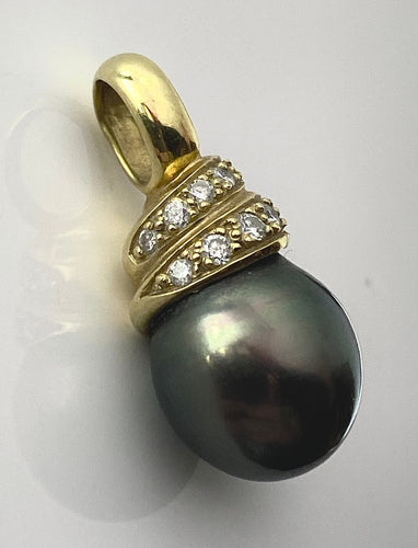 Pendentif Pendentif en or jaune, perle de tahiti et diamants 58 Facettes AB356