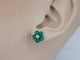 Boucles d'oreilles Boucles d'oreilles en or blanc 0,18 carat avec fleur précieuse verte et gros diamants 58 Facettes 2258