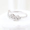 Bague 59 Bague végétale sertie de diamants taille brillant en or blanc 18 carats 58 Facettes VV1-B