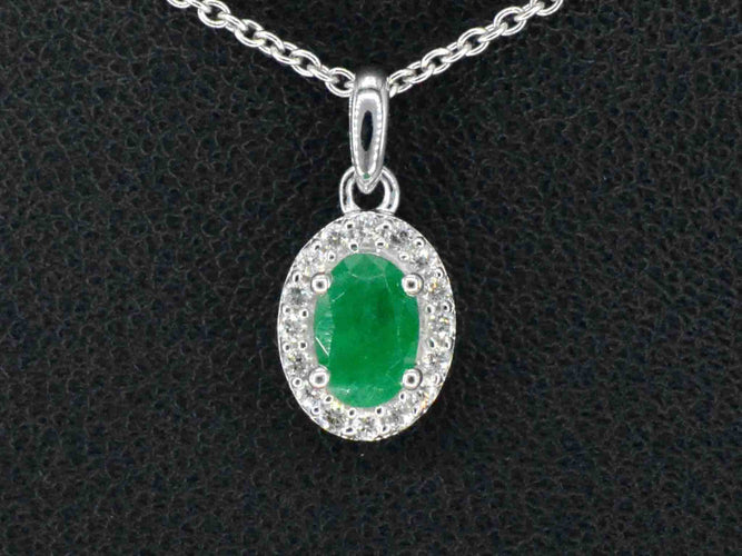 Pendentif Pendentif entourage en or blanc avec diamants et émeraude 58 Facettes 2018