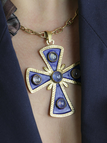 Pendentif Pendentif croix pectorale or jaune émail cabochons de saphirs 58 Facettes 519
