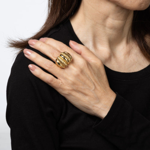 Bague Bague dôme vintage des années 80 sculptée en or jaune 18 carats, large bande, taille 7, bijoux de succession 58 Facettes G14029