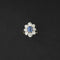 Bague 54 Bague marguerite en or blanc, saphir Ceylan naturel et diamants. 58 Facettes