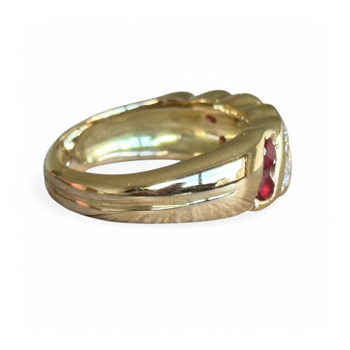 Bague 55 Bague jonc or jaune, rubis, diamants 58 Facettes 97