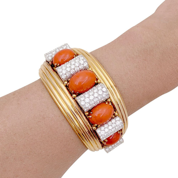 Bracelet Important jonc attribué à René Boivin, platine, or jaune, corail et diamants. 58 Facettes 32496