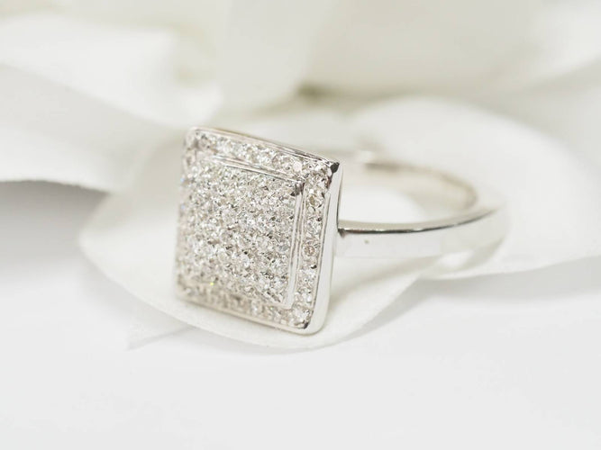 Bague Bague plateau en or blanc et diamants 58 Facettes 21067