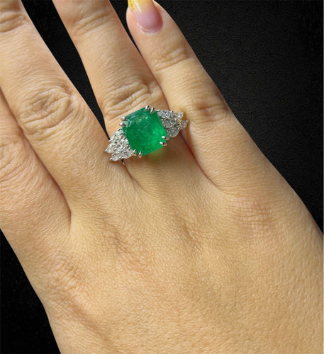 Bague 56 Superbe bague émeraude, unique en son genre 58 Facettes