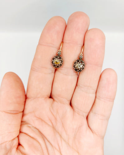 Dormeuses victorienne or rose 18k, argent et diamants taille roses sur paillons (circa 1870)