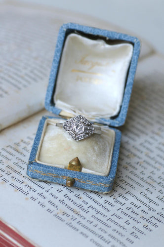 Bague 60 Bague Art Déco Hexagonale Diamants et Platine 58 Facettes