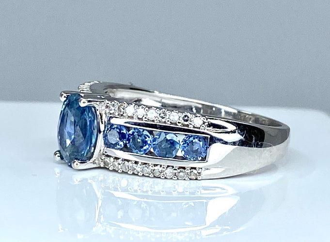 Bague 54 Bague en or blanc en saphirs et diamants 58 Facettes AB323