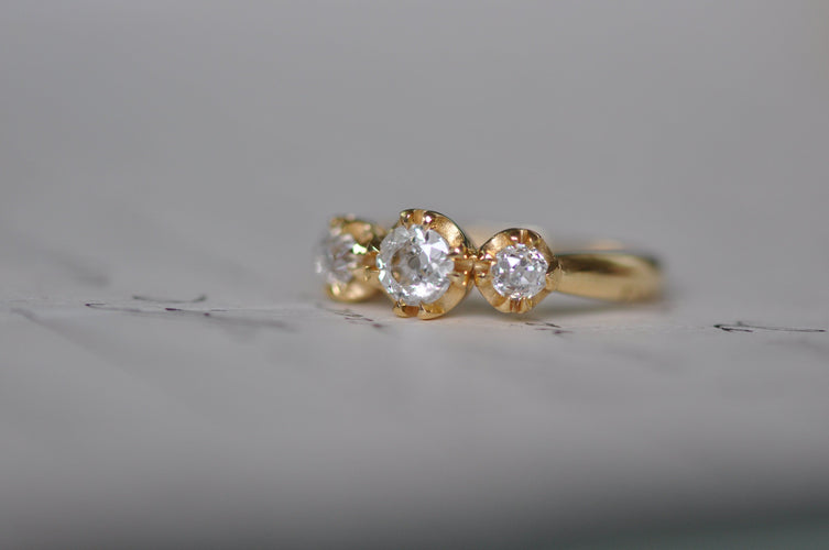 Bague 51 Antique yellow gold old mine diamond ring 58 Facettes