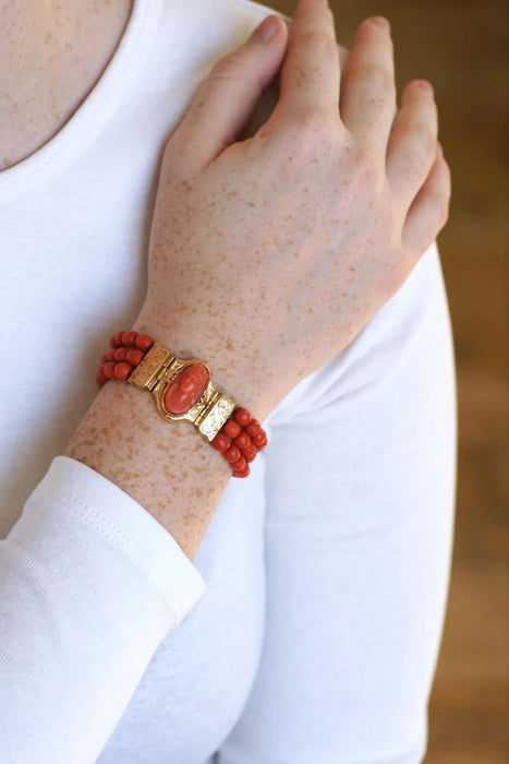 Bracelet ancien or jaune, corail, camée