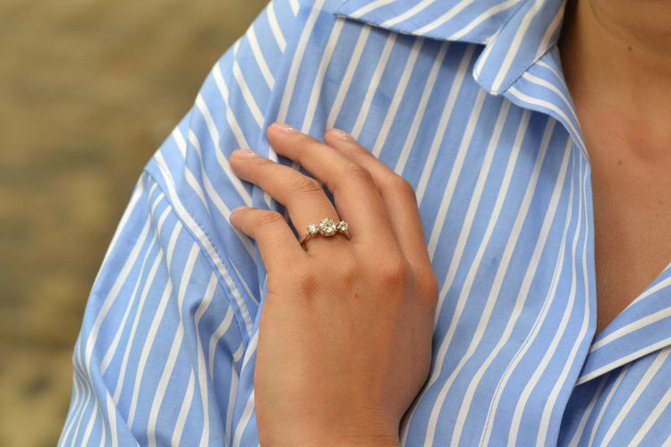 Bague 53 Bague vintage platine et trois diamants 58 Facettes 26799-27053a