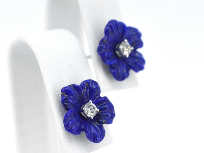 Boucles d'oreilles Boucles d'oreilles en or blanc ornées d'une fleur précieuse bleue et de gros diamants 58 Facettes 2263